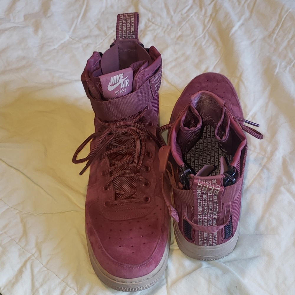 Nike SF Air force 1 Mid "Force is Female"